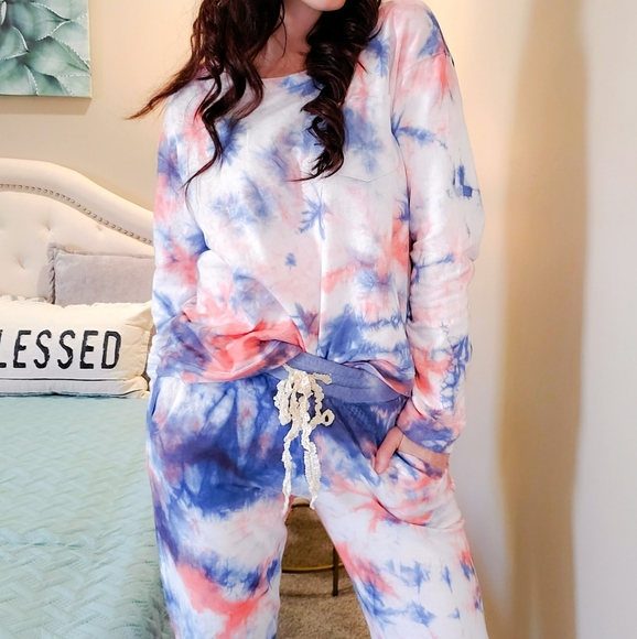 SOLD! Galaxy tie-dye lounge set - Picture 4 of 4